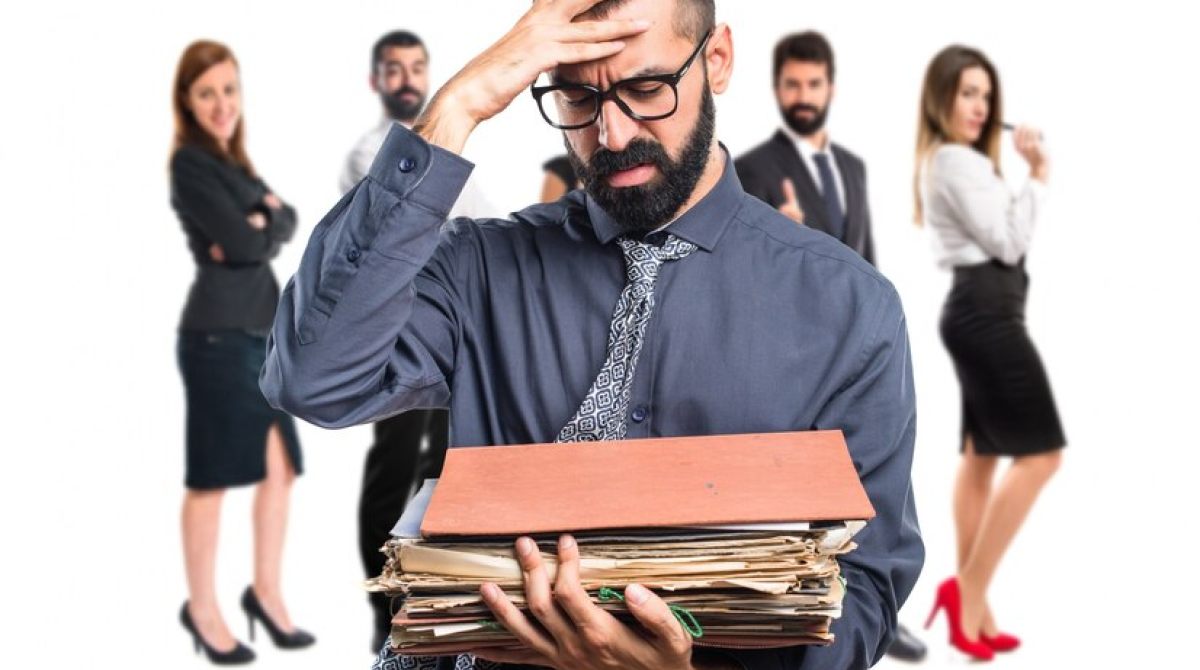 Burocracia e Empreendedorismo: Como a Excessiva Regulação Pode Impedir o Crescimento de Pequenos Negócios.