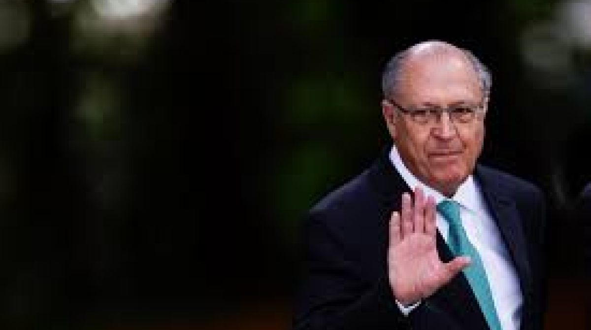 Alckmin Adota Postura Concilatória e Não Retalia Tarifas de Trump