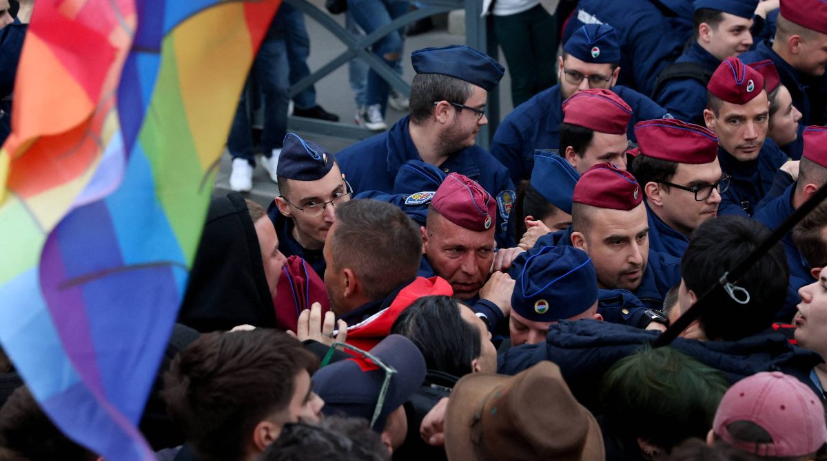 Hungria aprova emenda constitucional fixando gênero masculino e feminino na Constituição
