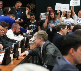 Câmara avança com proposta de anistia para presos dos protestos de 8 de janeiro