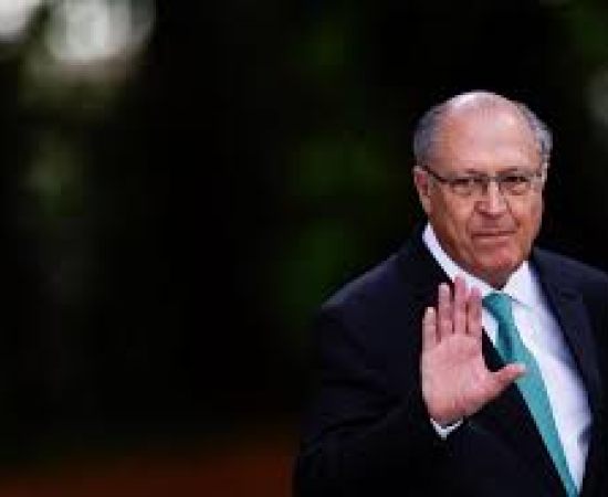 Alckmin Adota Postura Concilatória e Não Retalia Tarifas de Trump