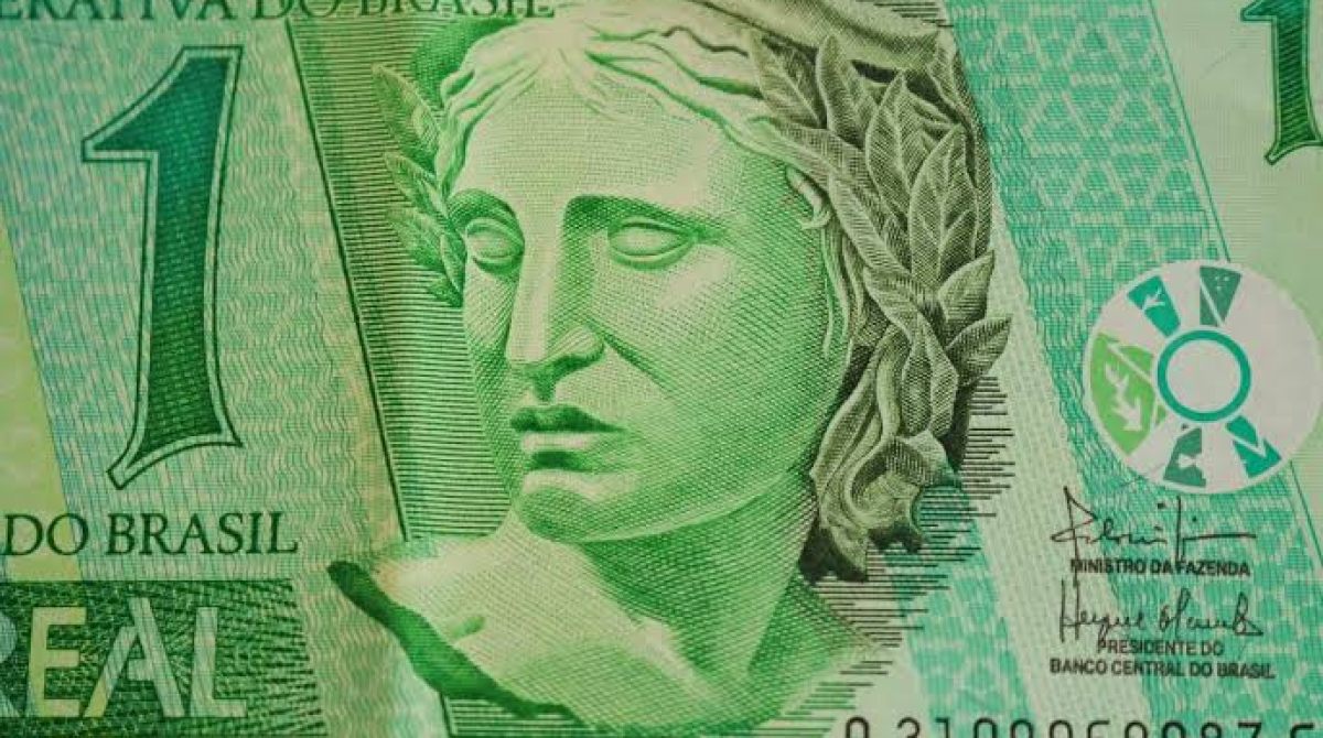 A Despedida das Notas de 1 Real: Uma História de Inflação e Intervenção Estatal