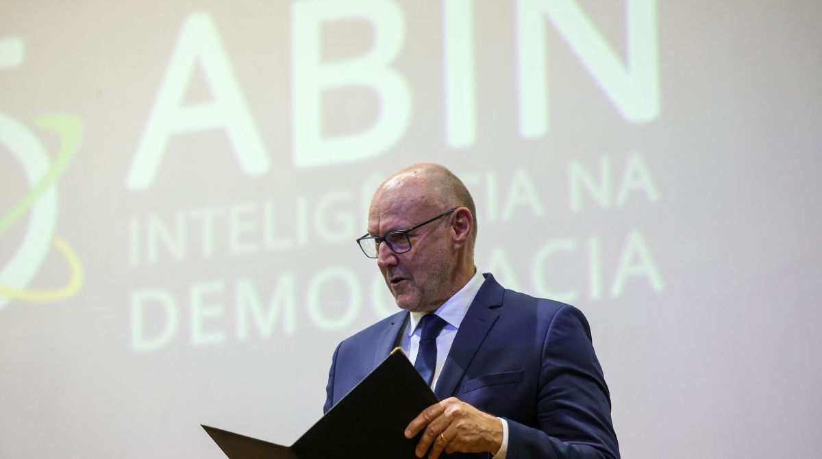 Diretor da Abin depõe sobre acusação de espionagem e investigações se aprofundam